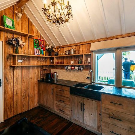 The Settlers Hut Villa Oneroa Luaran gambar