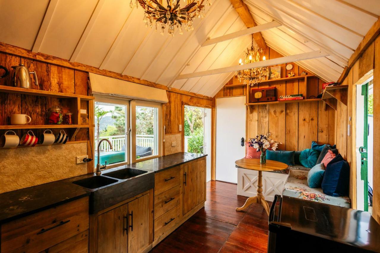 The Settlers Hut Villa Oneroa Luaran gambar